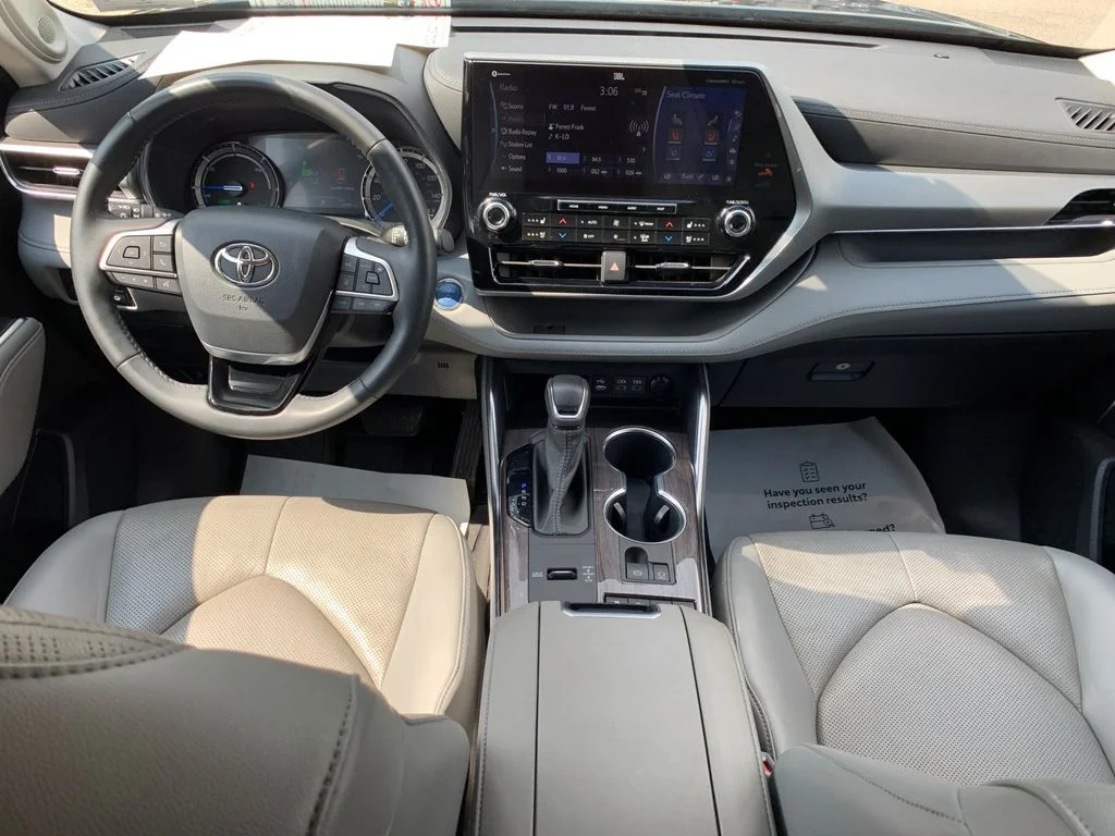Used 2022 Black Toyota Platinum image 16