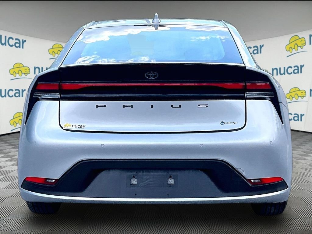 Used 2023  Toyota LE image 5