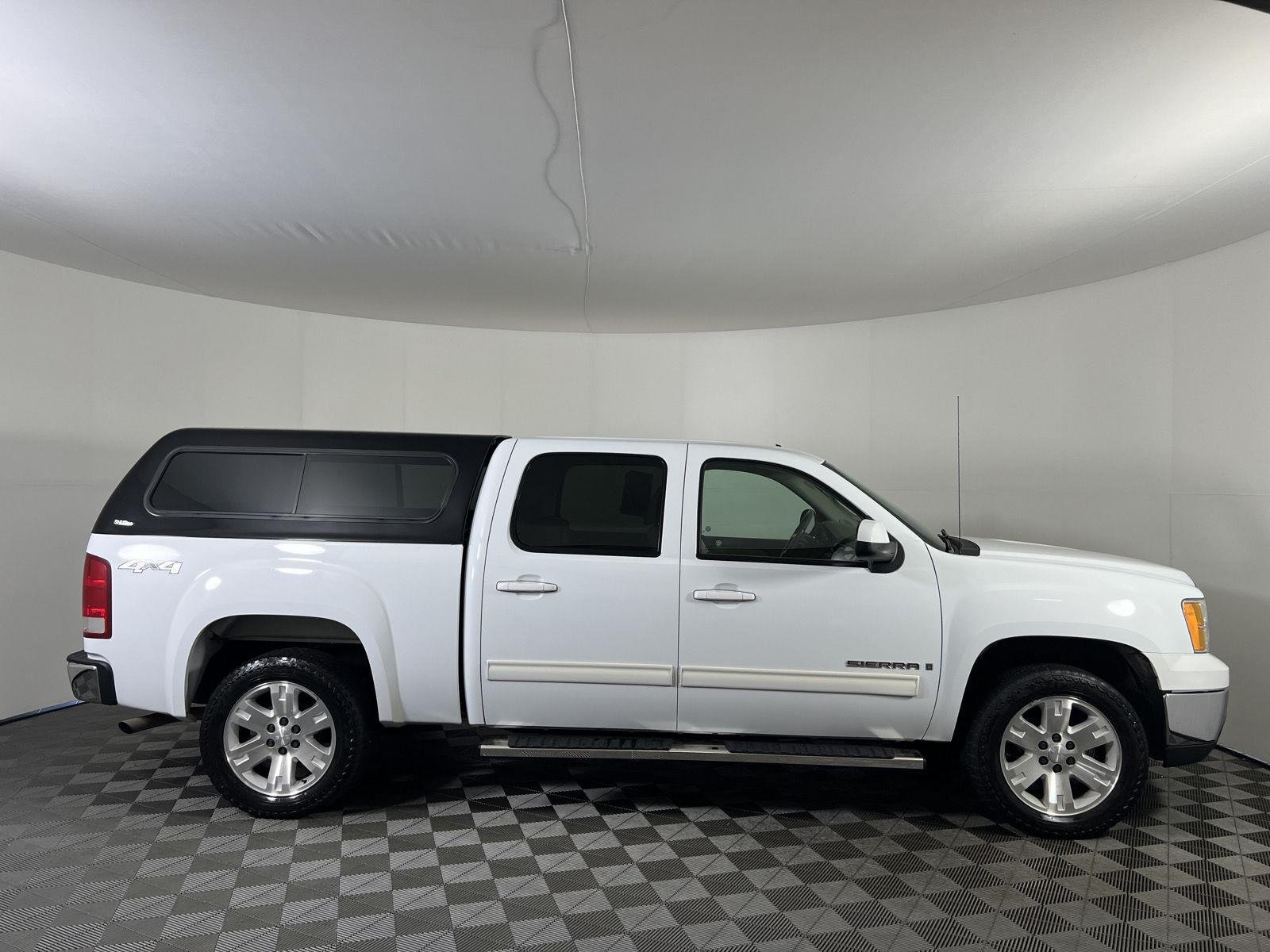 Used 2007 Summit White GMC SLT image 24
