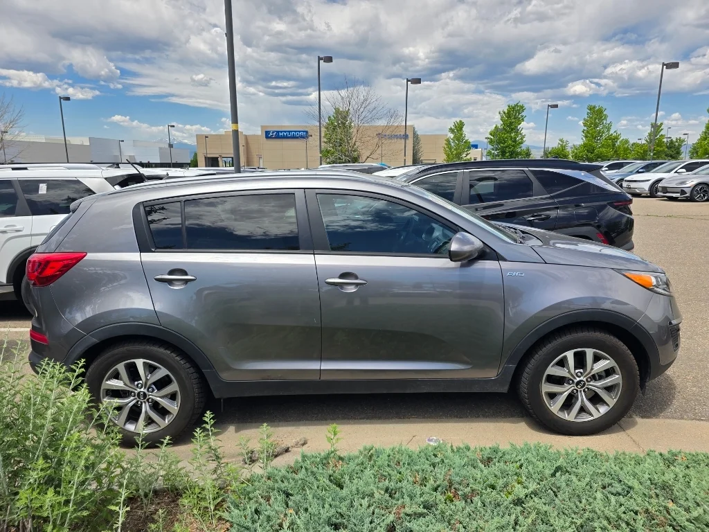 Used 2016 Mineral Silver Kia LX image 12