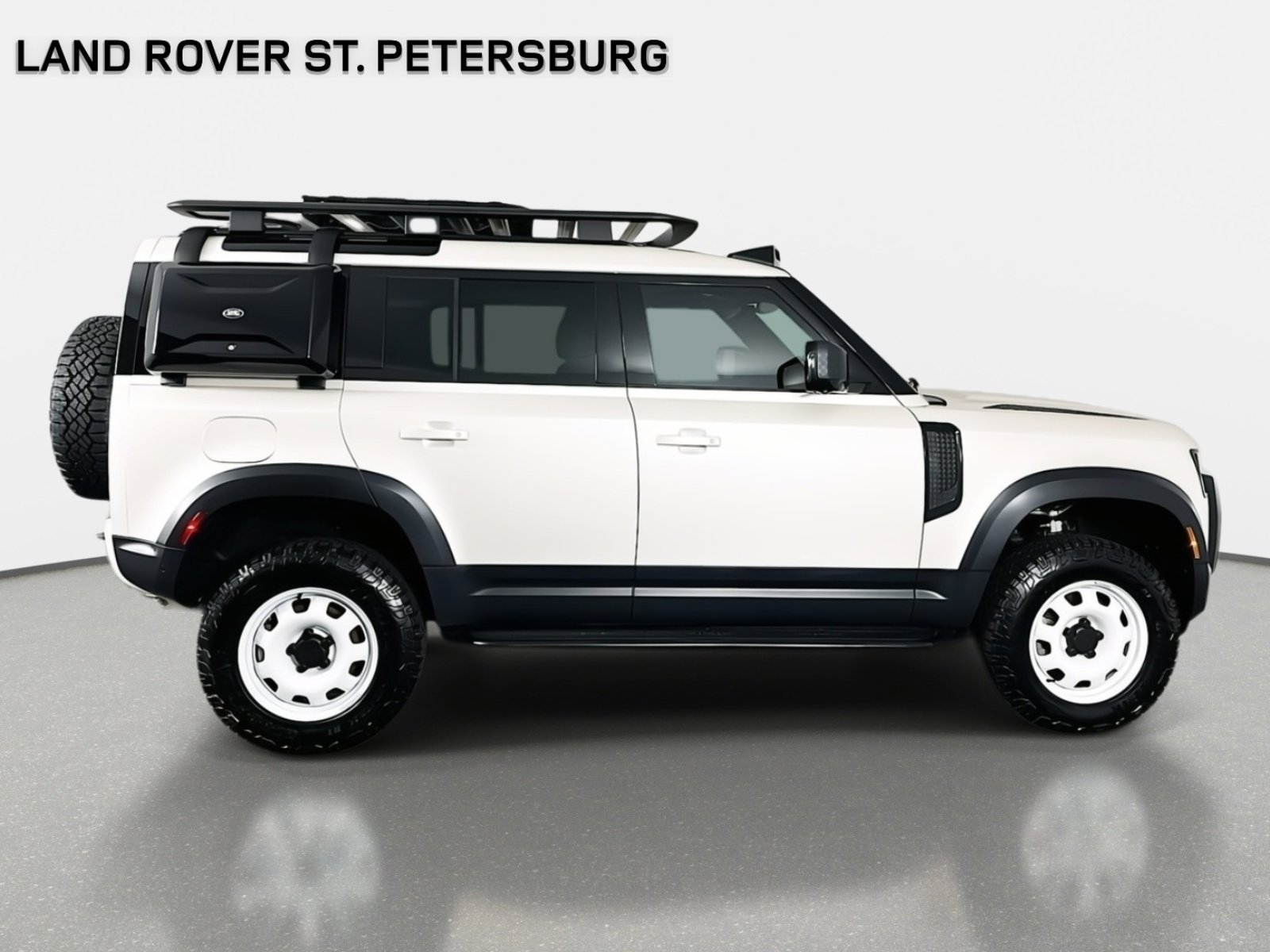 Used 2024 White Frost Land Rover S image 4