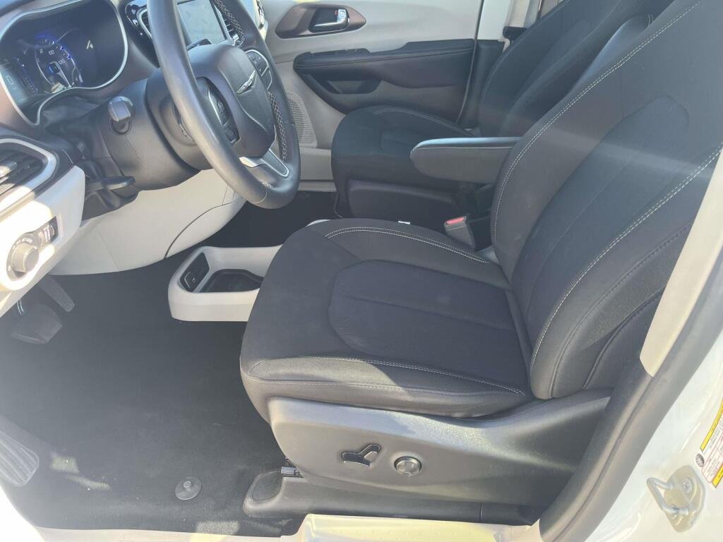 Used 2023 Bright White Clearcoat Chrysler LX image 13