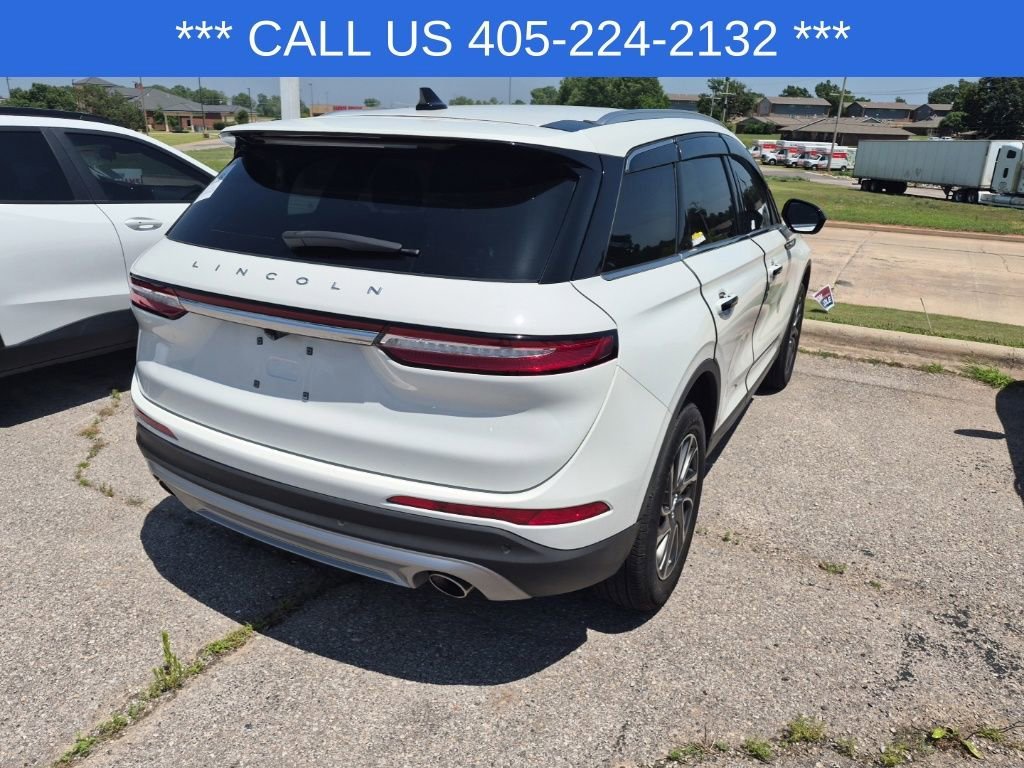 Used 2021 White Lincoln Standard image 11