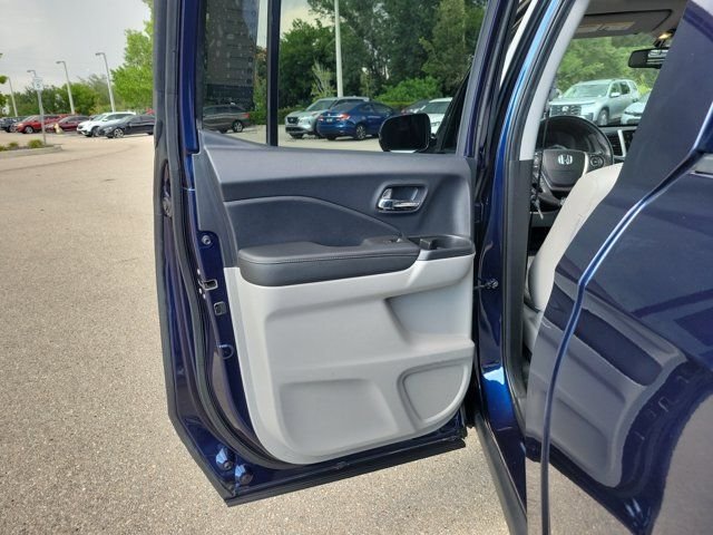 Used 2019 Obsidian Blue Pearl Honda RTL-T image 14