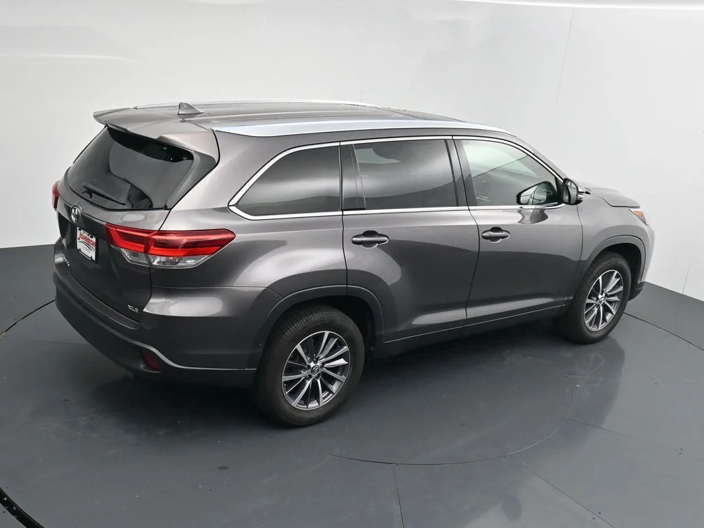 Used 2019 Gray Toyota XLE image 29