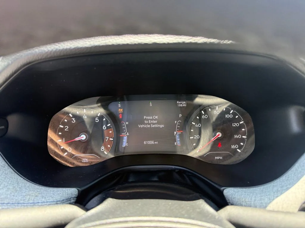 Used 2024 Gray Jeep Latitude image 17