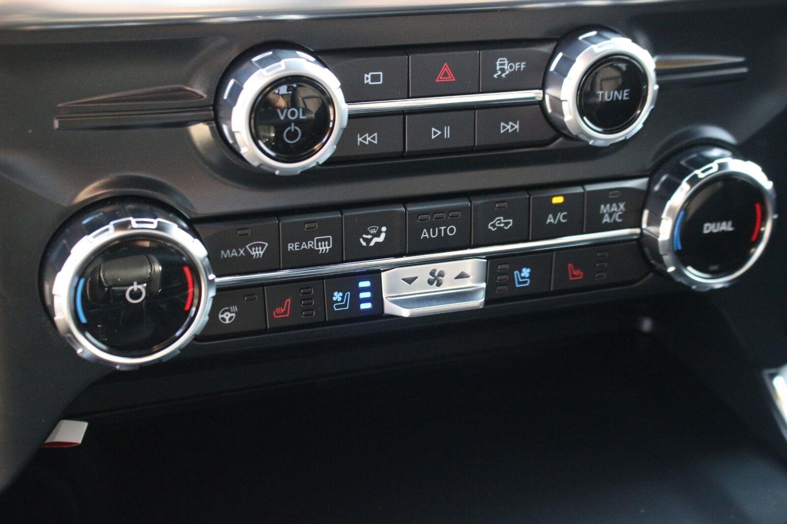 Used 2026 Silver Ford LARIAT image 28