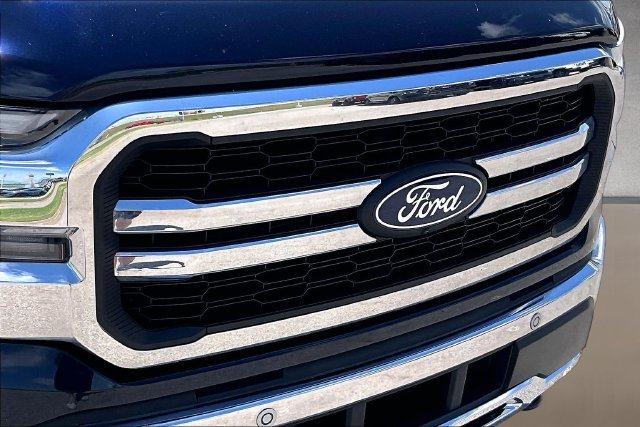 Used 2025 Blue Ford Lariat image 25
