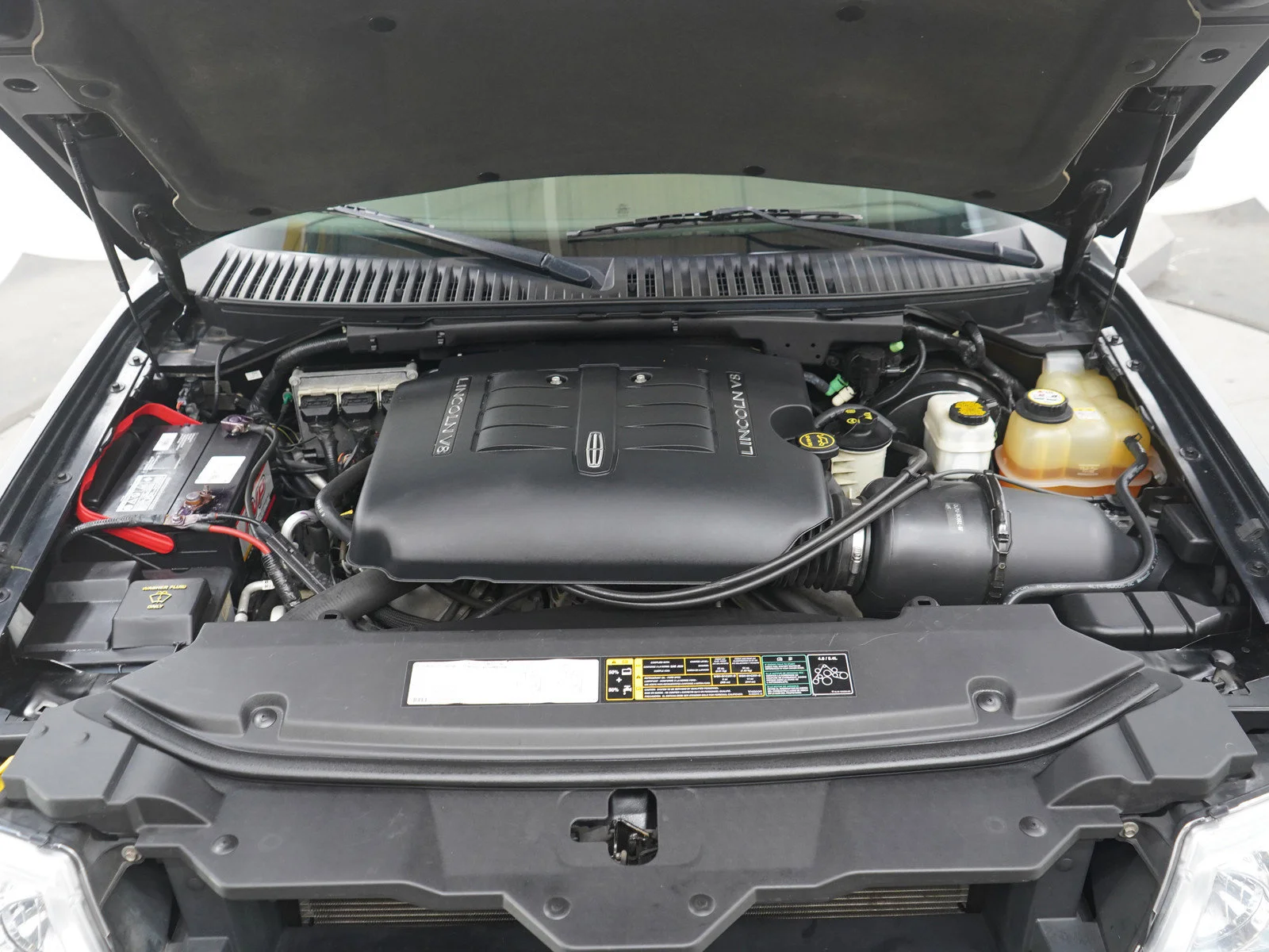 Used 2004 Black Clearcoat Lincoln Ultimate image 33