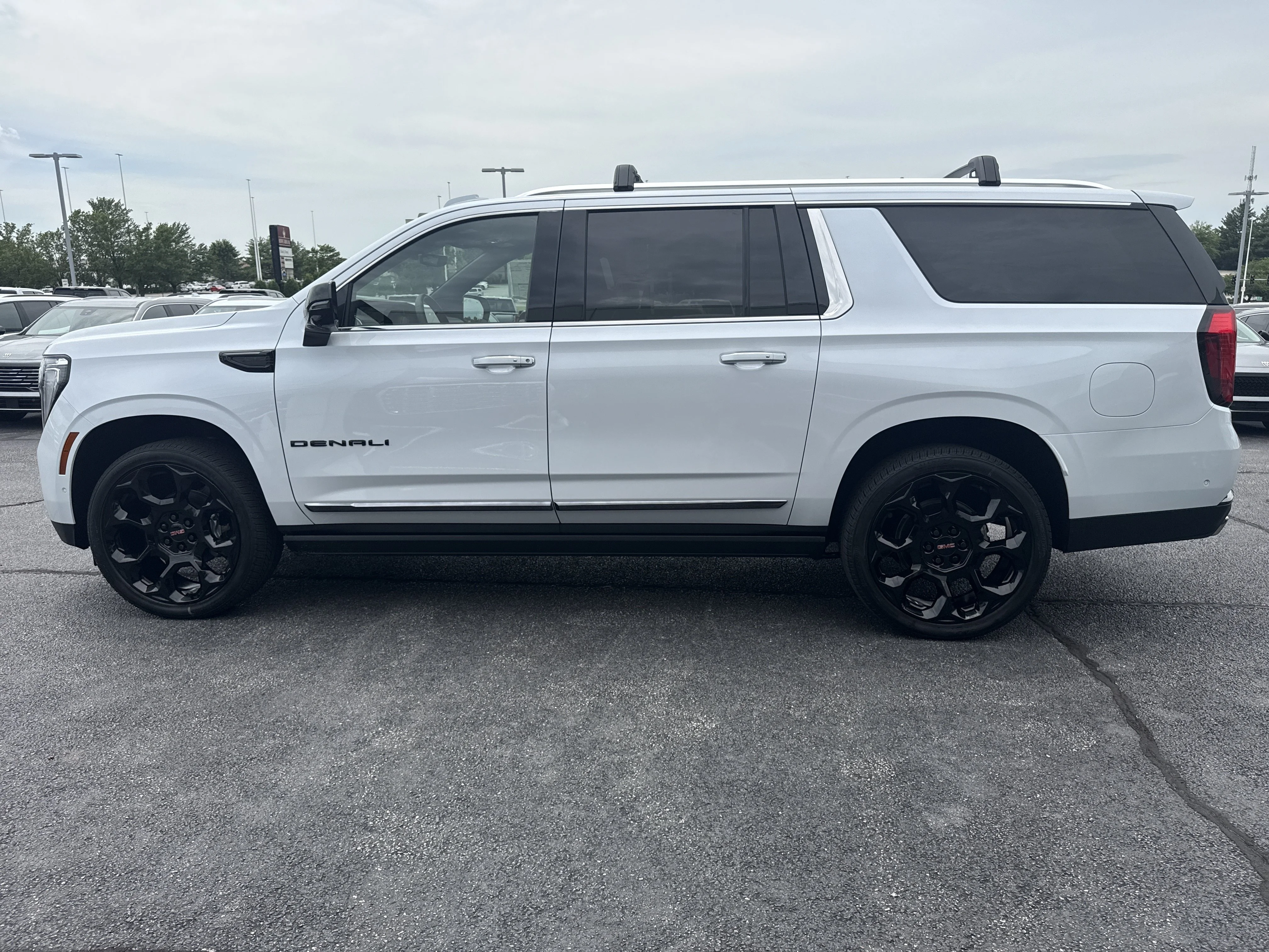 New 2026 Glacier White Tricoat GMC Denali Ultimate 4WD image 13