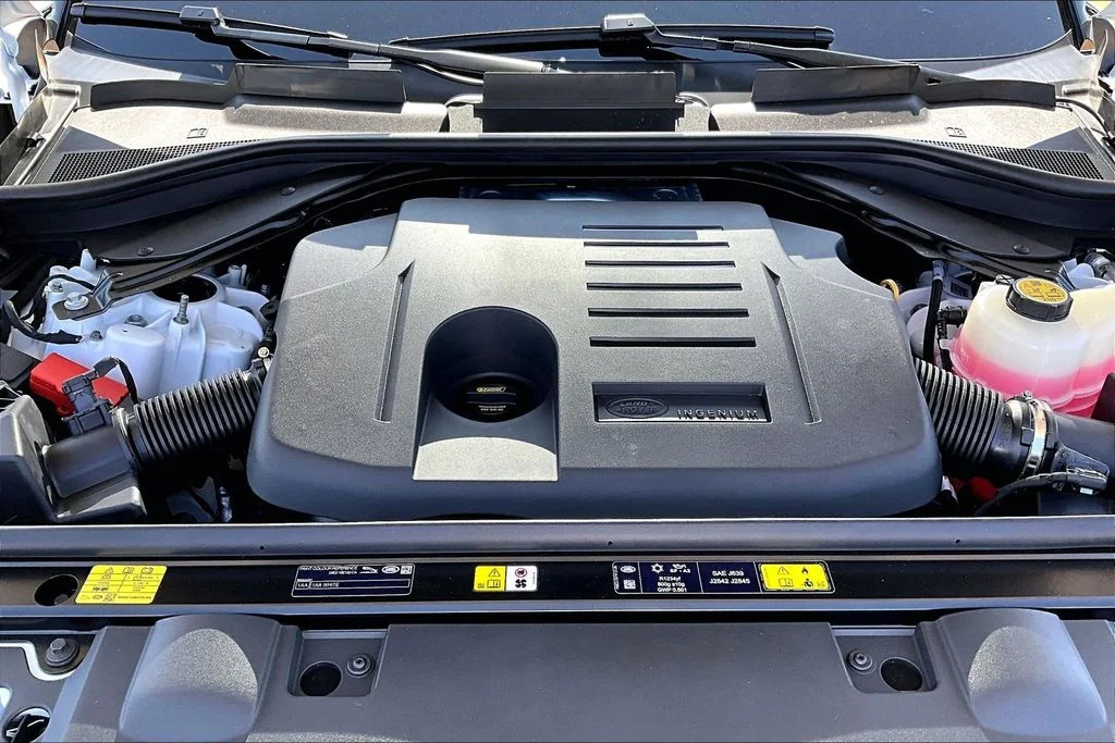 New 2026 White Land Rover Dynamic SE image 11