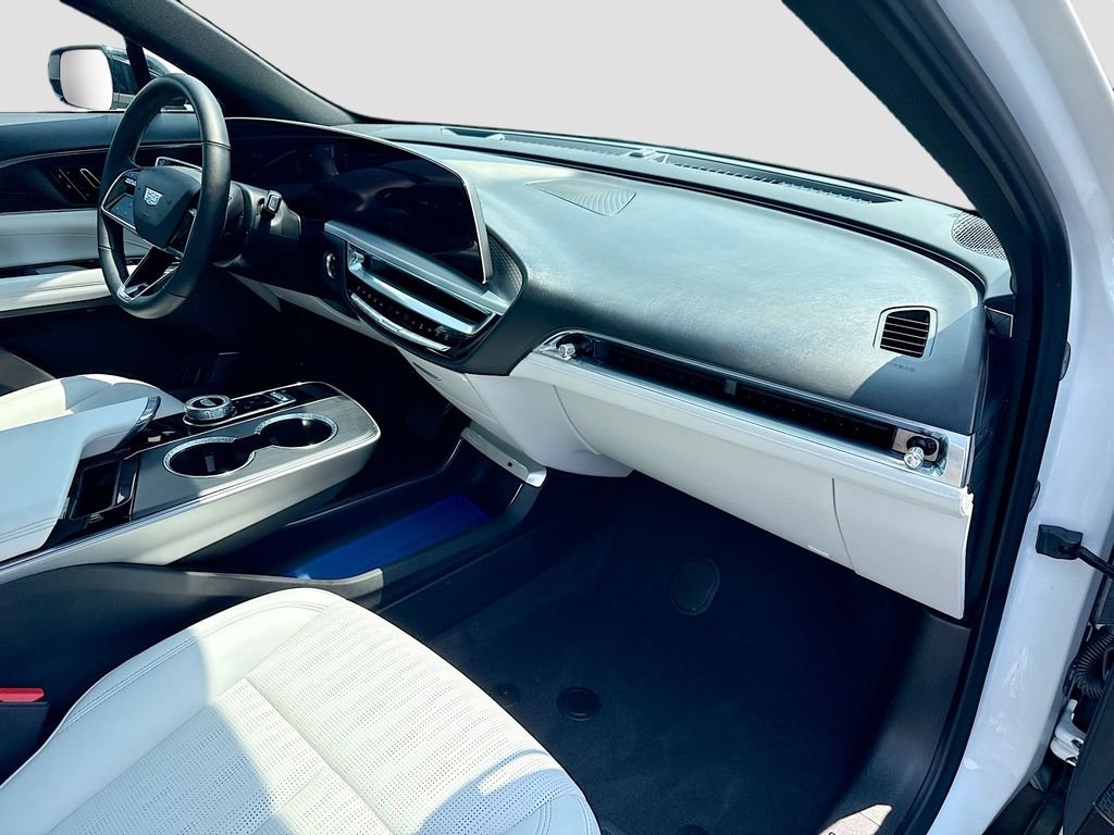 Used 2024 Crystal White Tricoat Cadillac Luxury image 30