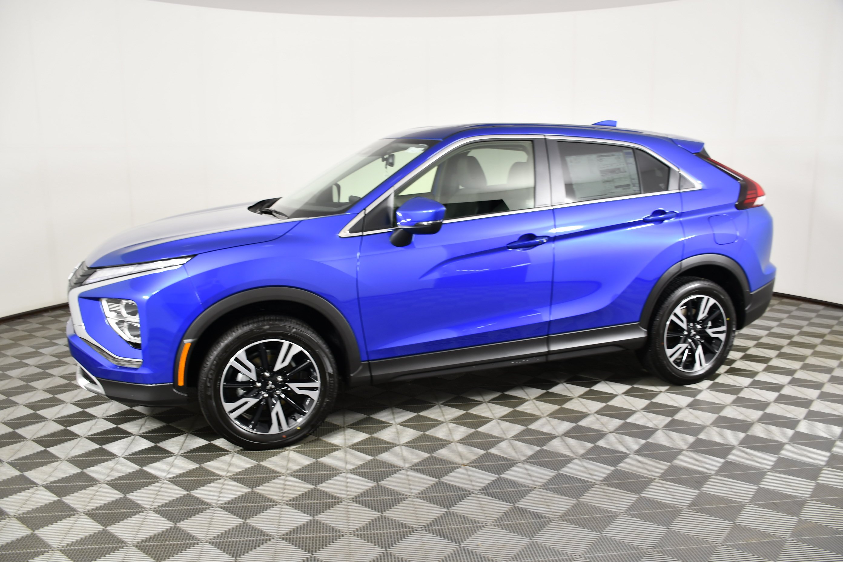 New 2026 Lightning Blue Metallic Mitsubishi SE image 9