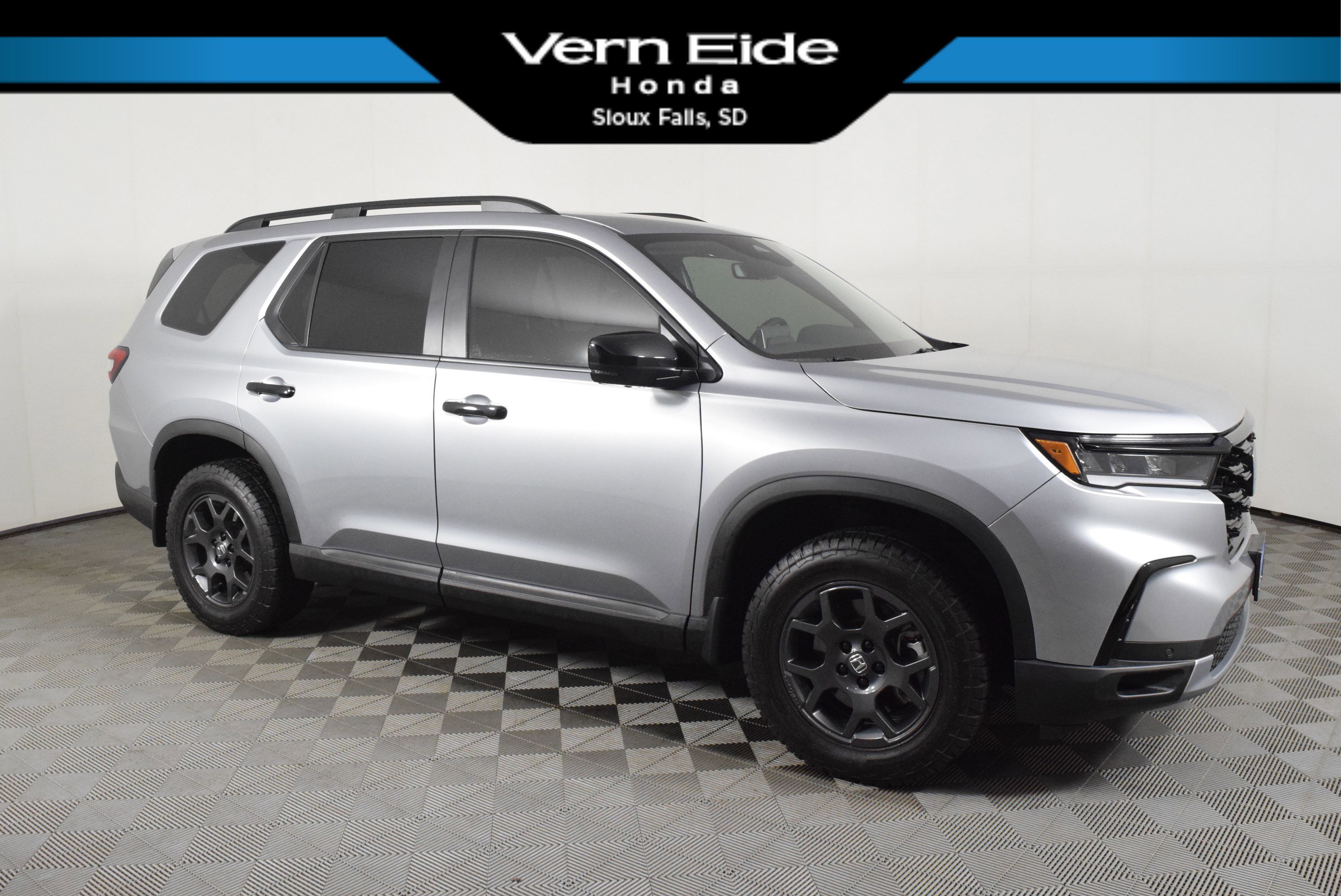2025 Honda Pilot TrailSport AWD's photo