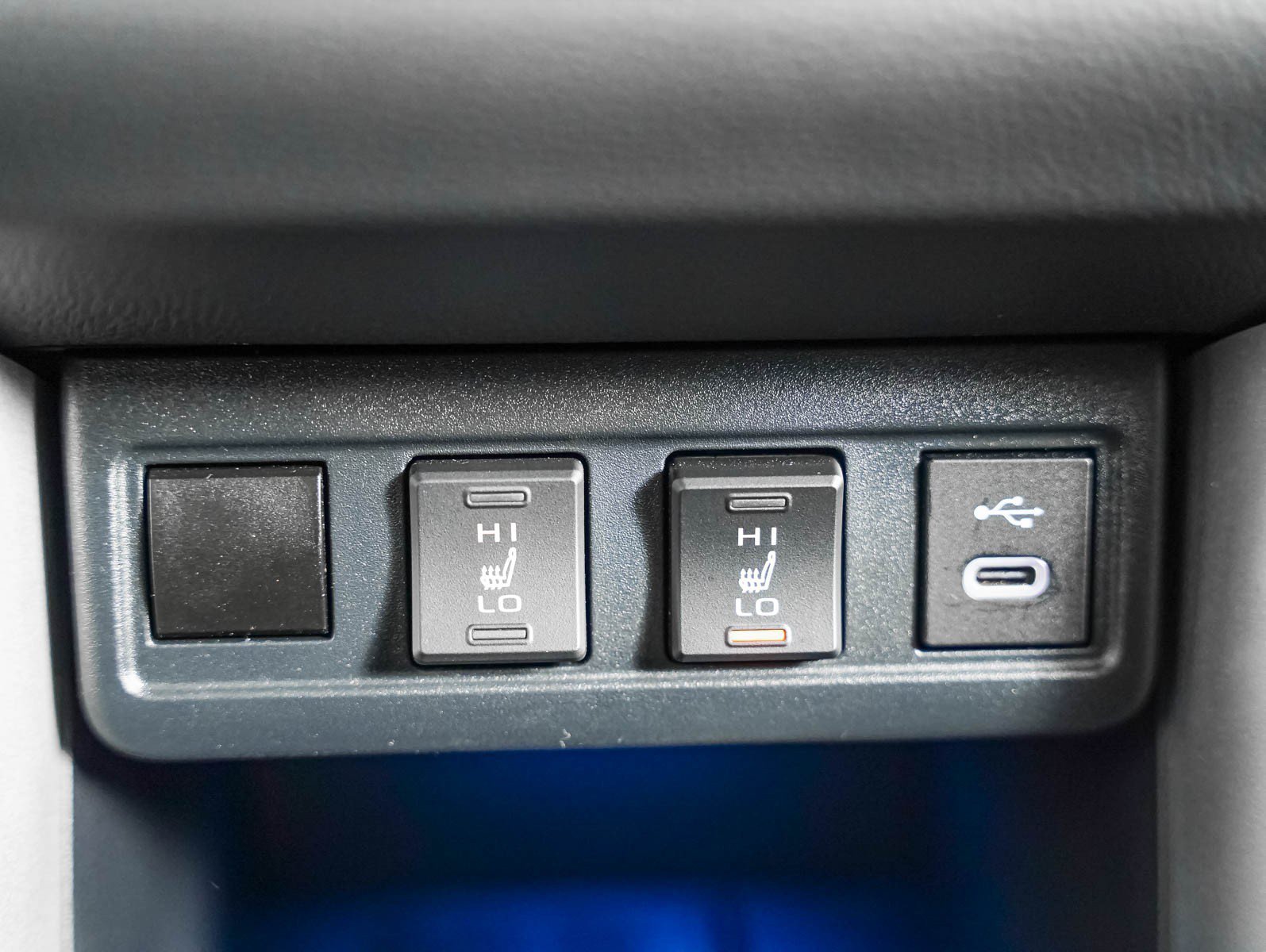 Used 2023 Wind Chill Pear Toyota XLE 2WD image 19