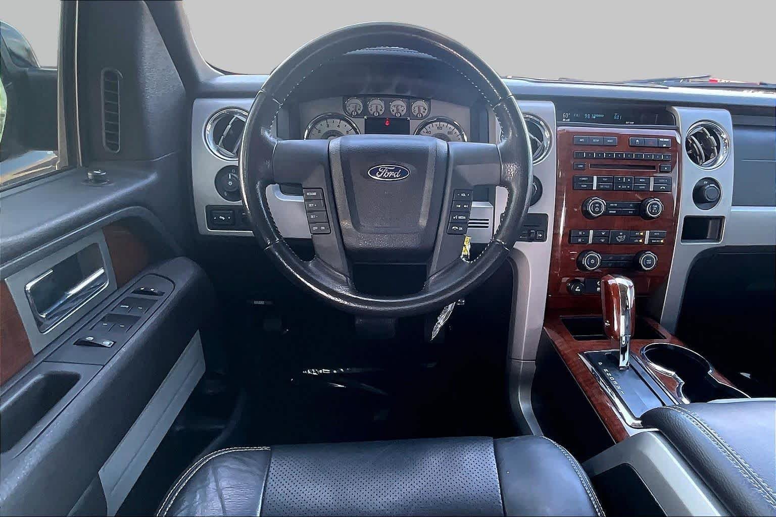 Used 2010 Tuxedo Black Ford XLT image 4