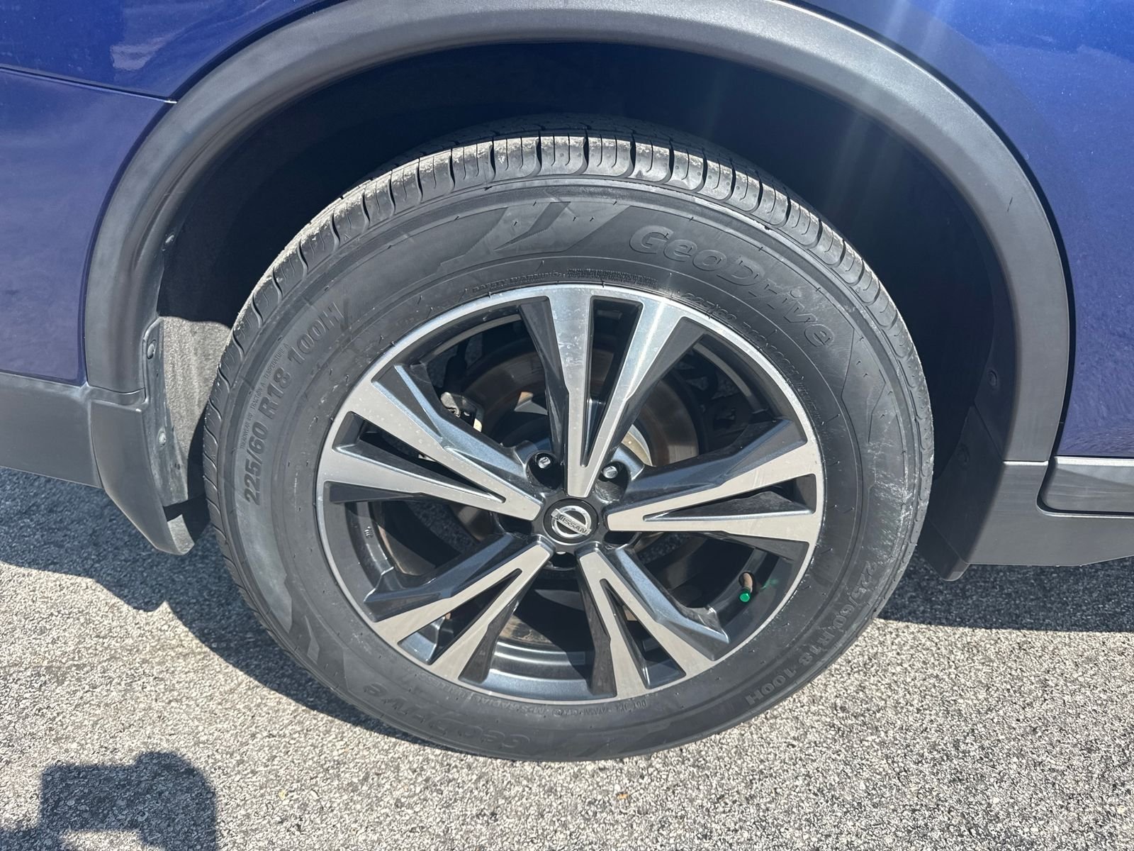 Used 2017 Blue Nissan SL image 12