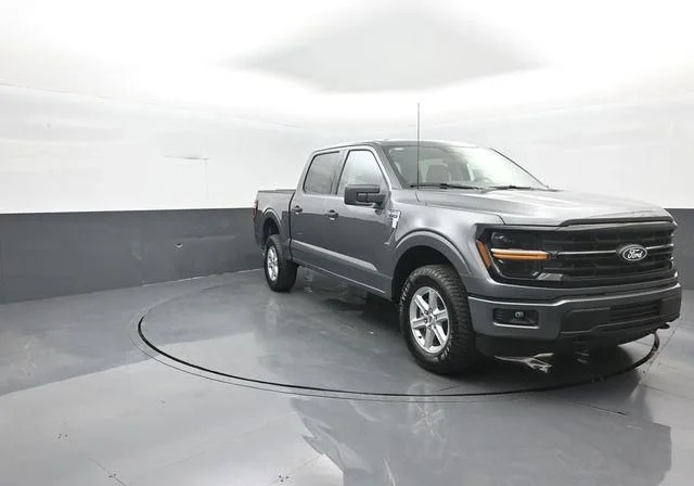 New 2026 Carbonized Gray Metallic Ford XLT image 2
