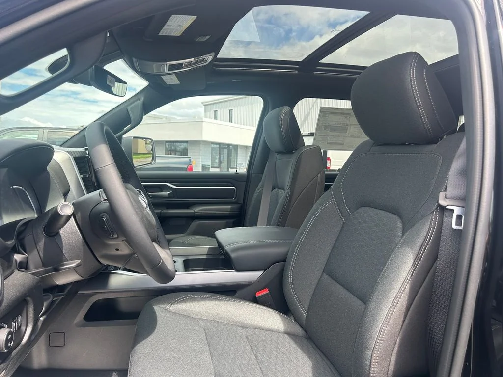 New 2026 Diamond Black Crystal Pearl-Coat Exterior Paint RAM Big Horn/Lone Star image 24