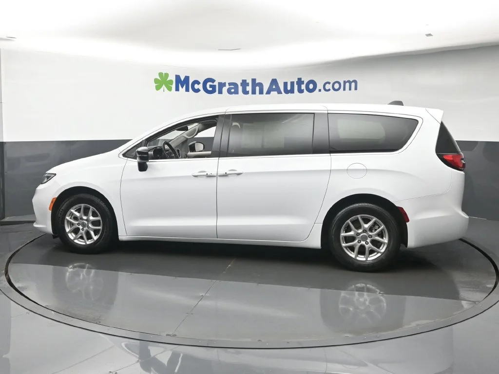 Used 2024 White Chrysler Touring L image 23
