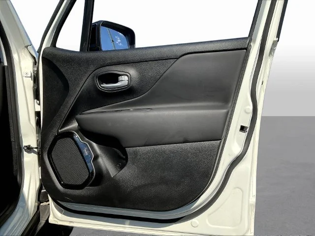 Used 2023 White Jeep Altitude image 28