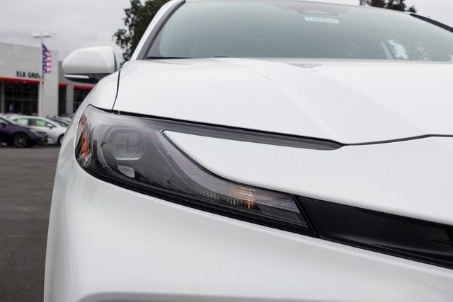 New 2026 Ice Cap Toyota  SE image 6
