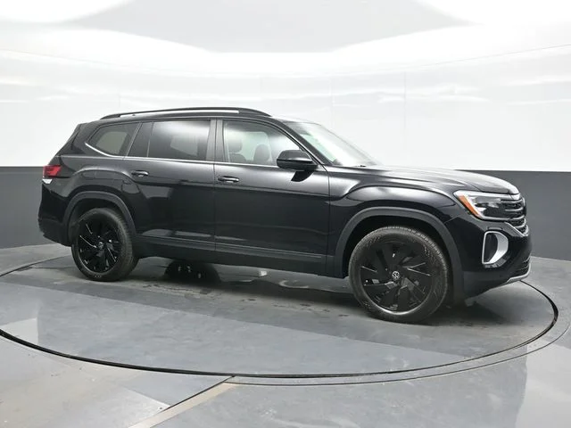 New 2026 Black Volkswagen 2.0T SE w/Technology image 7