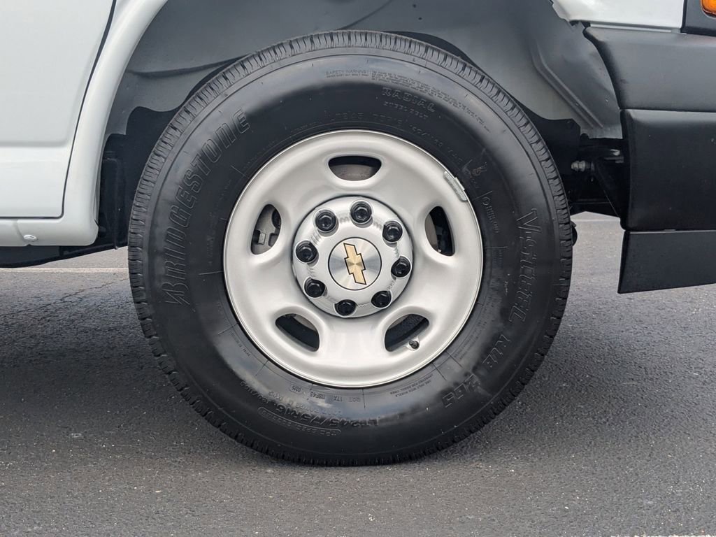 2025 Chevrolet Express Cargo Work Van - Photo 11