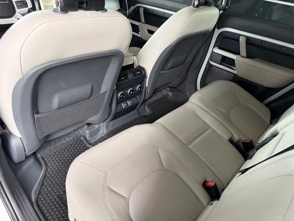 Used 2023 Fuji White Land Rover SE image 17