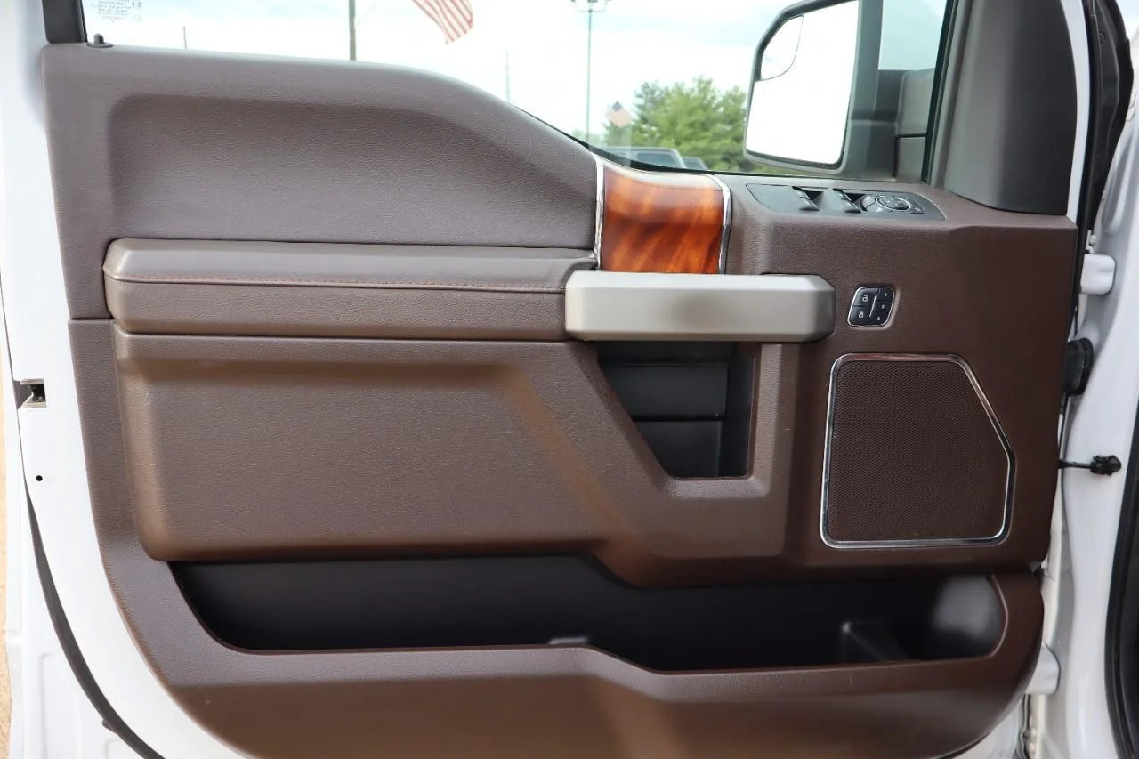 Used 2018 White Platinum Metallic Tri-Coat Ford King Ranch image 15