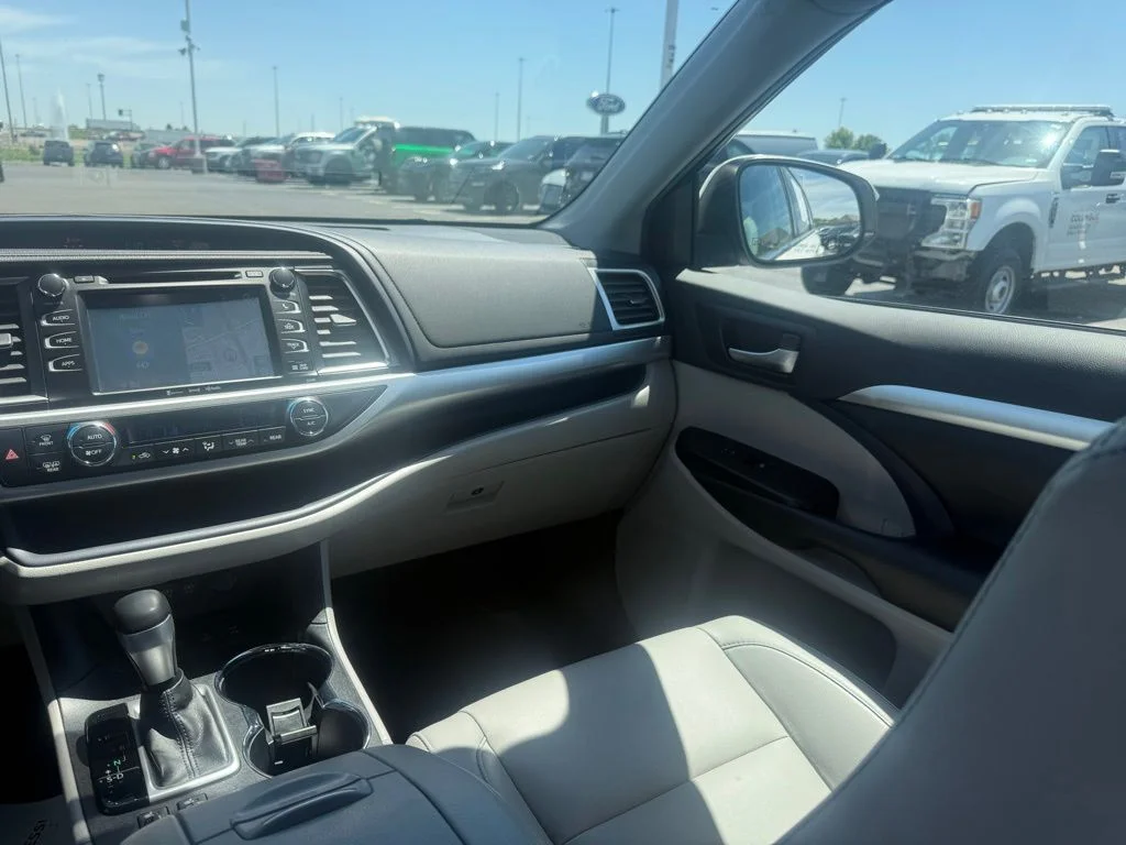 Certified Used 2019 Blizzard Pearl Toyota XLE image 36