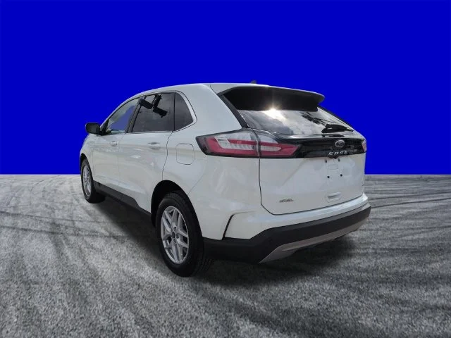 Certified Used 2022 Star White Ford SEL image 6