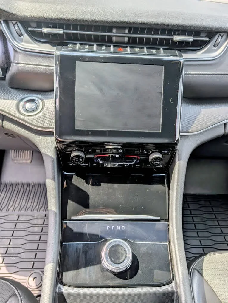 Used 2025 Silver Zynith Jeep Altitude X image 11