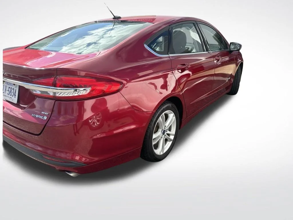 Used 2018 Red Ford SE image 4