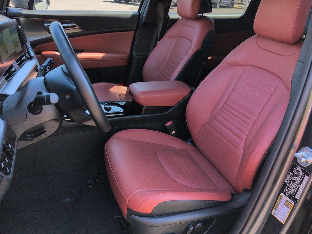 Certified Used 2023 Gravity Gray Kia SX image 13