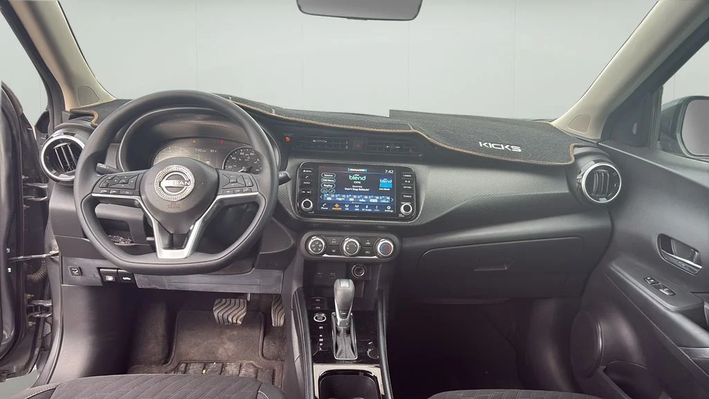 Used 2024 Gray Nissan SV image 12