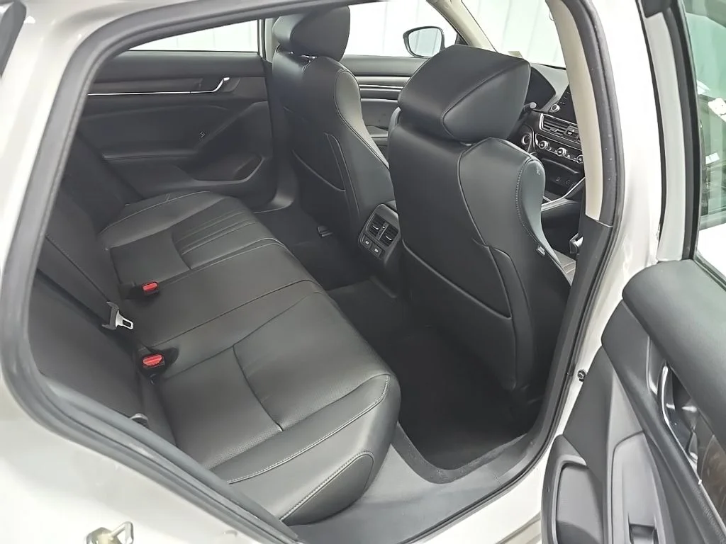Used 2022  Honda EX-L image 18
