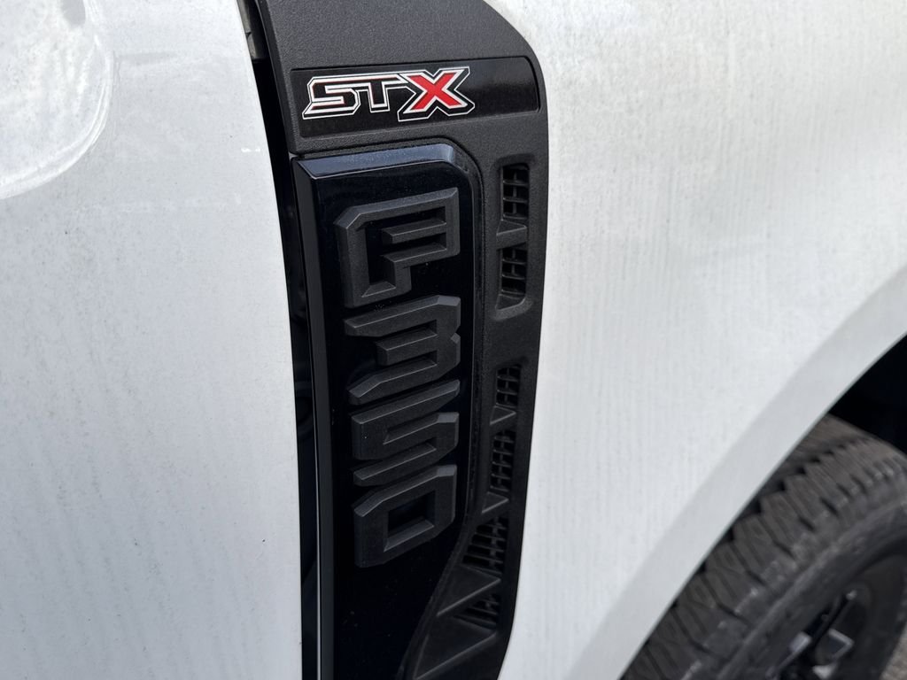 New 2025 Oxford White Ford F-350® XL image 25