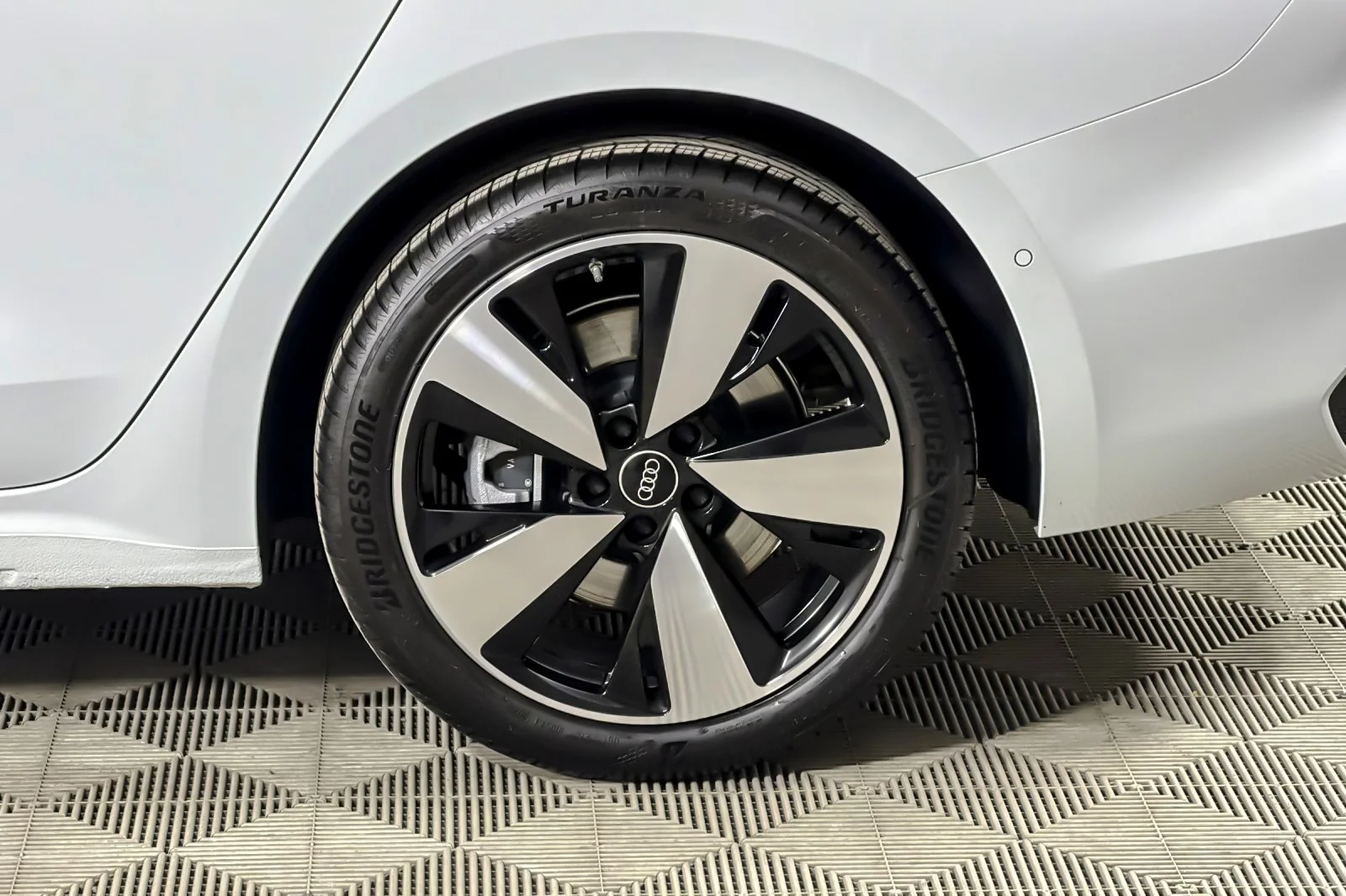 Used 2025 Glacier White Metallic Audi Premium Plus 2.0 TFSI quattro image 25