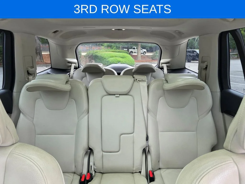 Used 2019 White Volvo T5 Momentum image 27