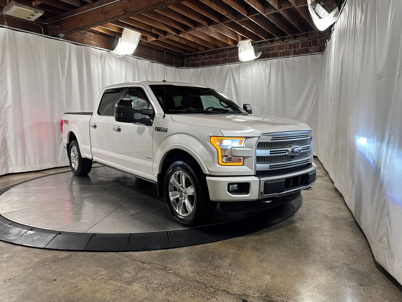 2016 Ford F-150 Platinum - Photo 10