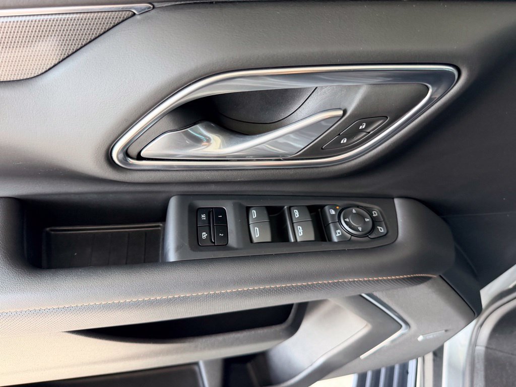 Used 2024 Sterling Metallic GMC AT4 image 12