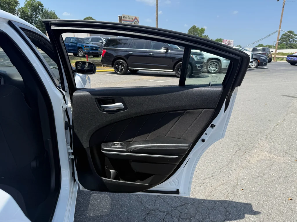Used 2023 White Knuckle Clearcoat Dodge SXT image 30