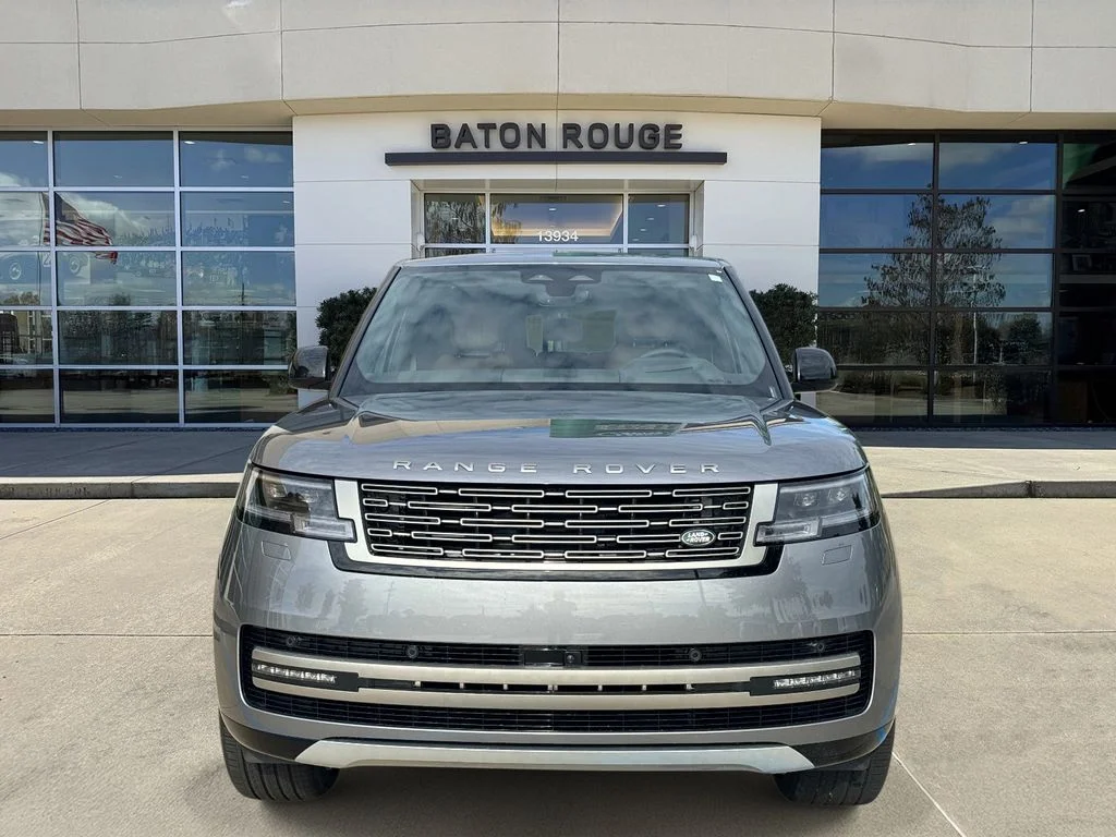 New 2026 Eiger Grey Land Rover SE image 2