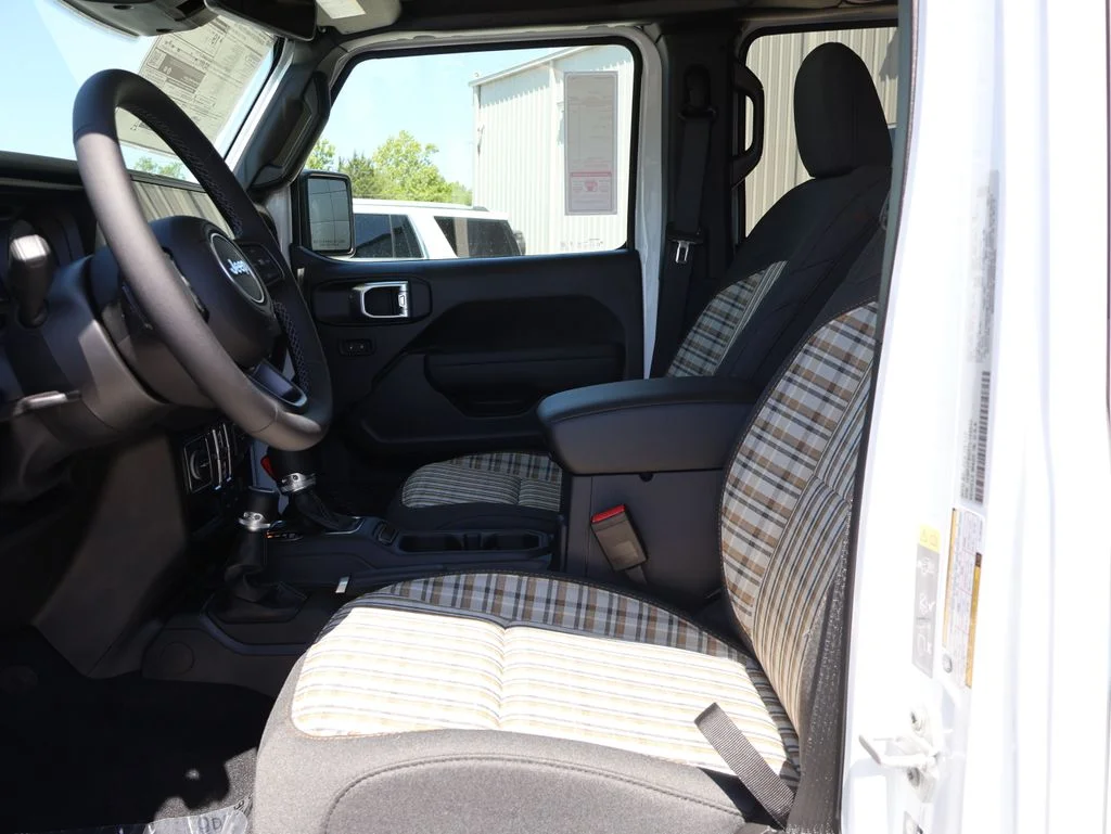 New 2026 Bright White Clear-Coat Exterior Paint Jeep 85th Anniversary Edition image 22