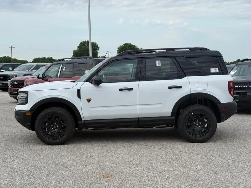 New 2026 Oxford White Ford Badlands 4x4 image 2