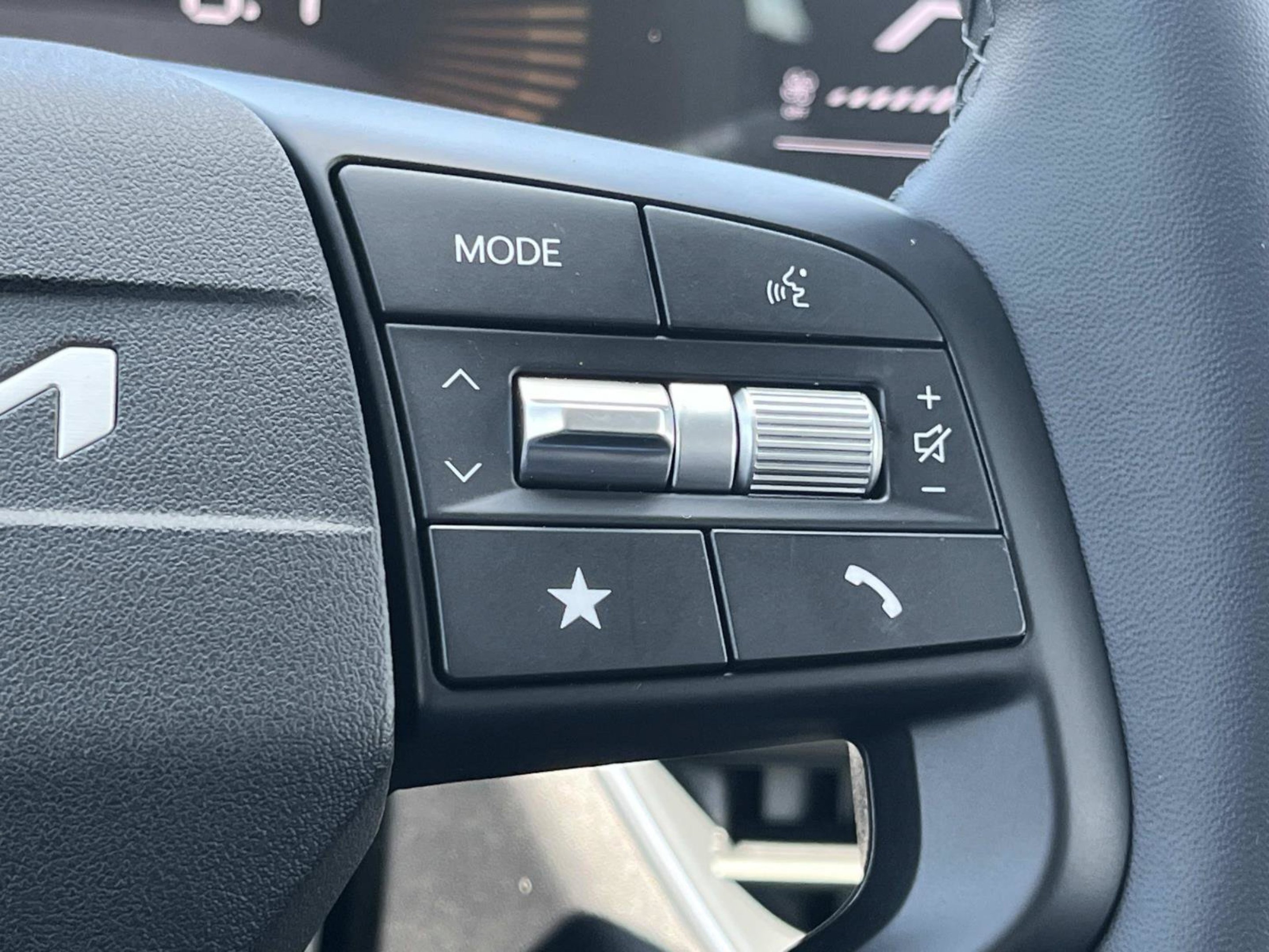 New 2026 Snow White Pearl Kia EX image 25