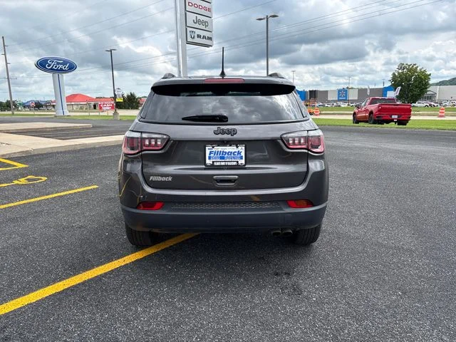 Used 2020 Granite Crystal Clearcoat Metallic Jeep Latitude image 8