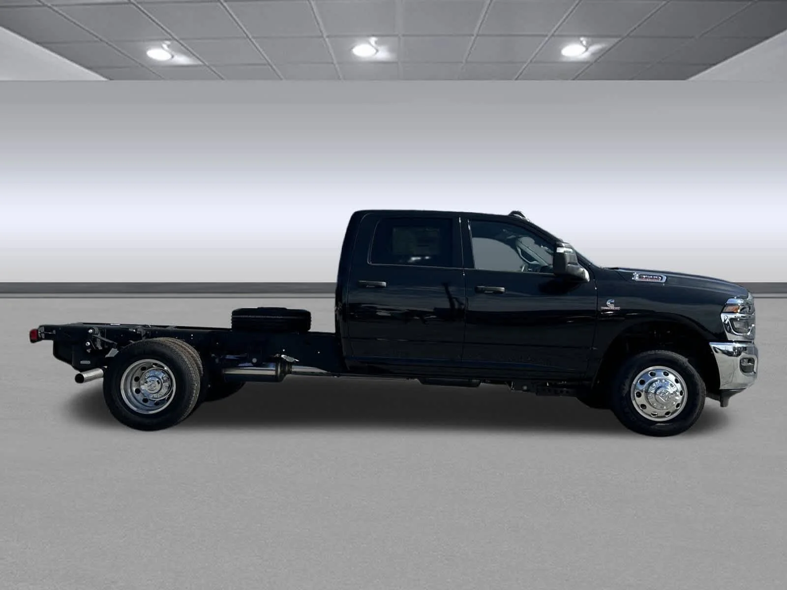 2026 RAM 3500 Chassis Tradesman - Photo 8