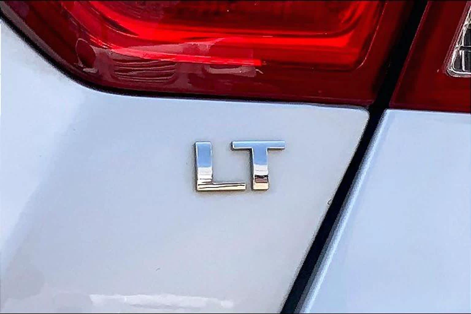 Used 2020 Silver Ice Metallic Chevrolet LT image 10